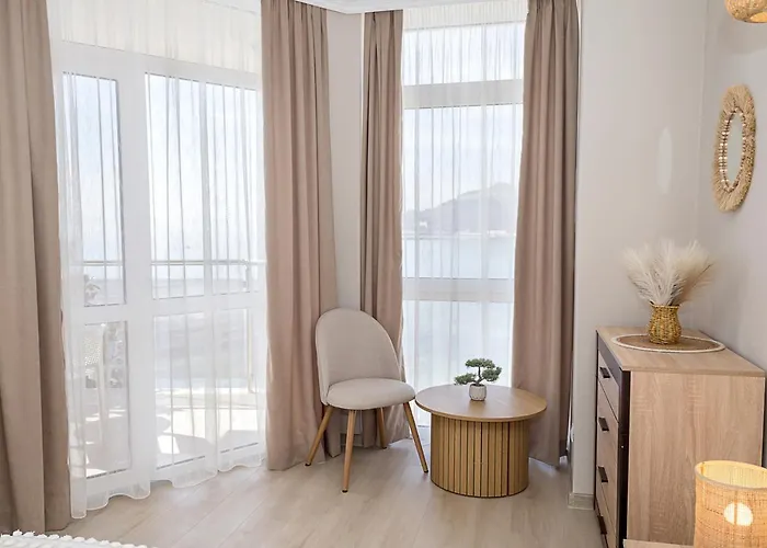 Seaside Bliss- Elegant 1bd With Stunning View By Flat Mаnager 公寓